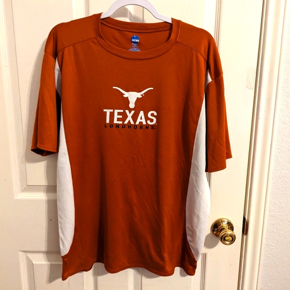 NCAA Other - ✨3/$15✨ University Of Texas Tshirt